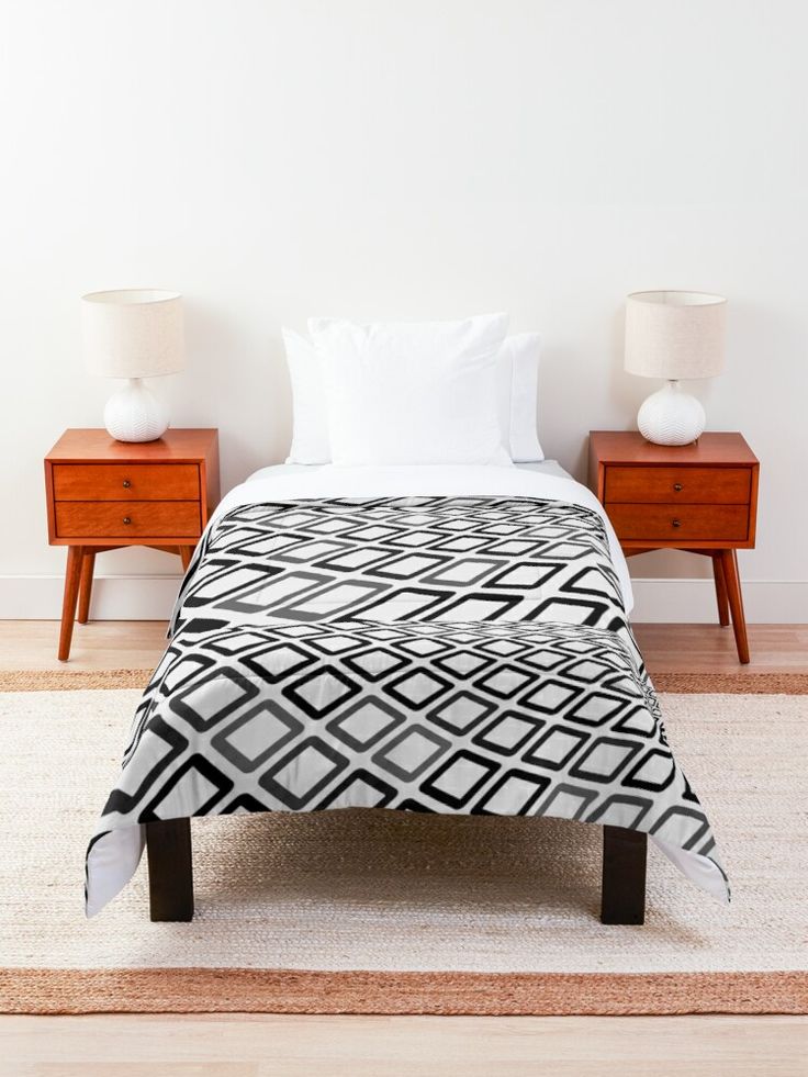 "Simple Geoetric Optical illusion 1" Comforter by mademesmil