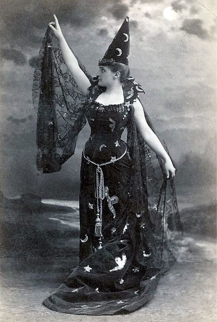 This Witchy Woman is calling down all the powers of Hallowee