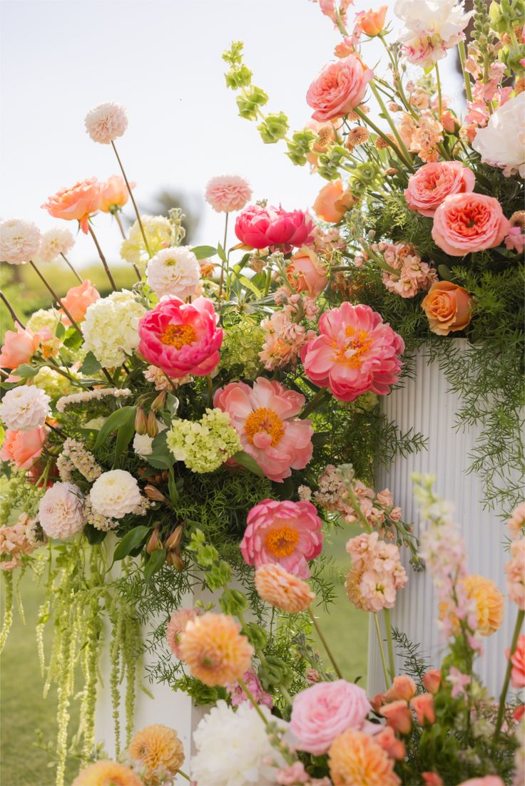 Floral: @joyofbloomflorals  Venue: @mission.hills.country.cl