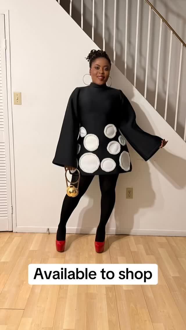 CLIENT CAM💕

www.zhuzhly.com

The Pearl Orbit Mini Dress

A 