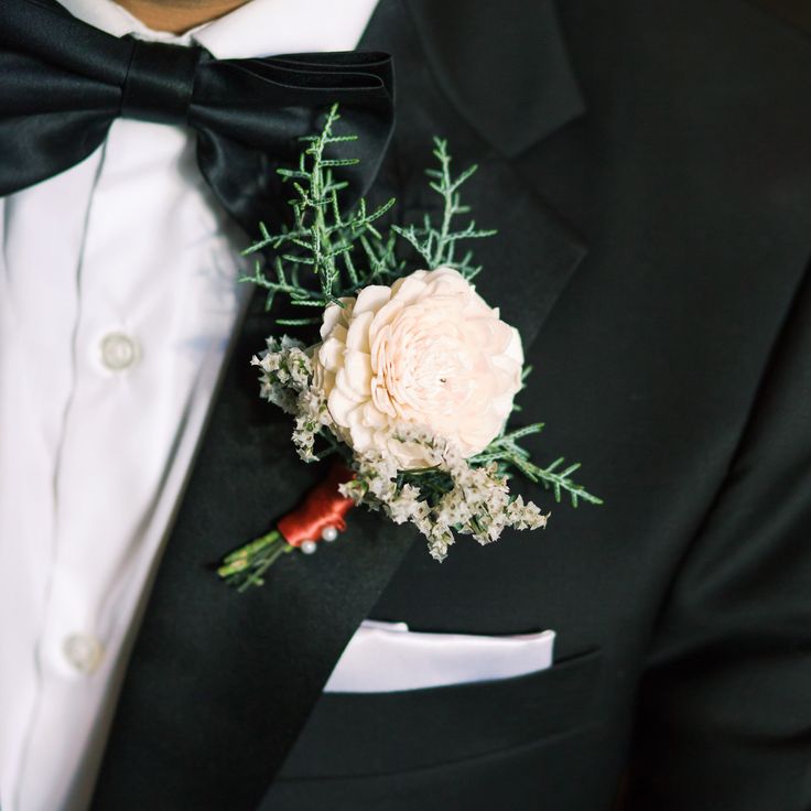 White Wedding Flowers // Wedding Decor // Bloominous