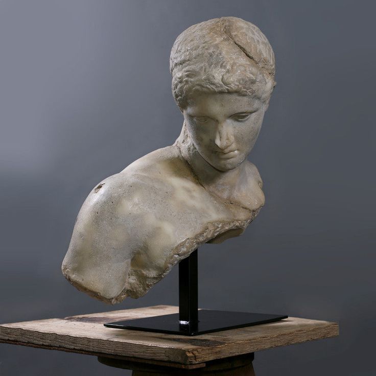Pre Order Description This bust of a discus thrower reproduc
