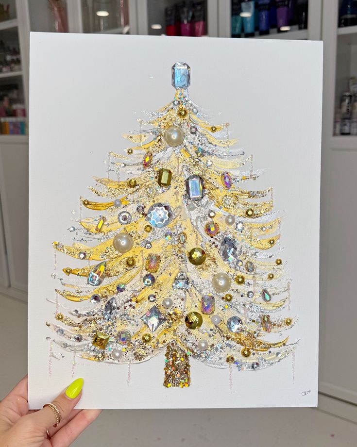 Bring sparkle and cheer to your holiday décor with this dazz