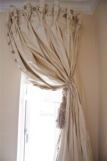 extra fullnes, goblet pleats, bordered, sideswept, AND curve