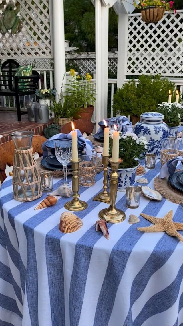A little summer tablescape throwback to welcome June. 💙

As 