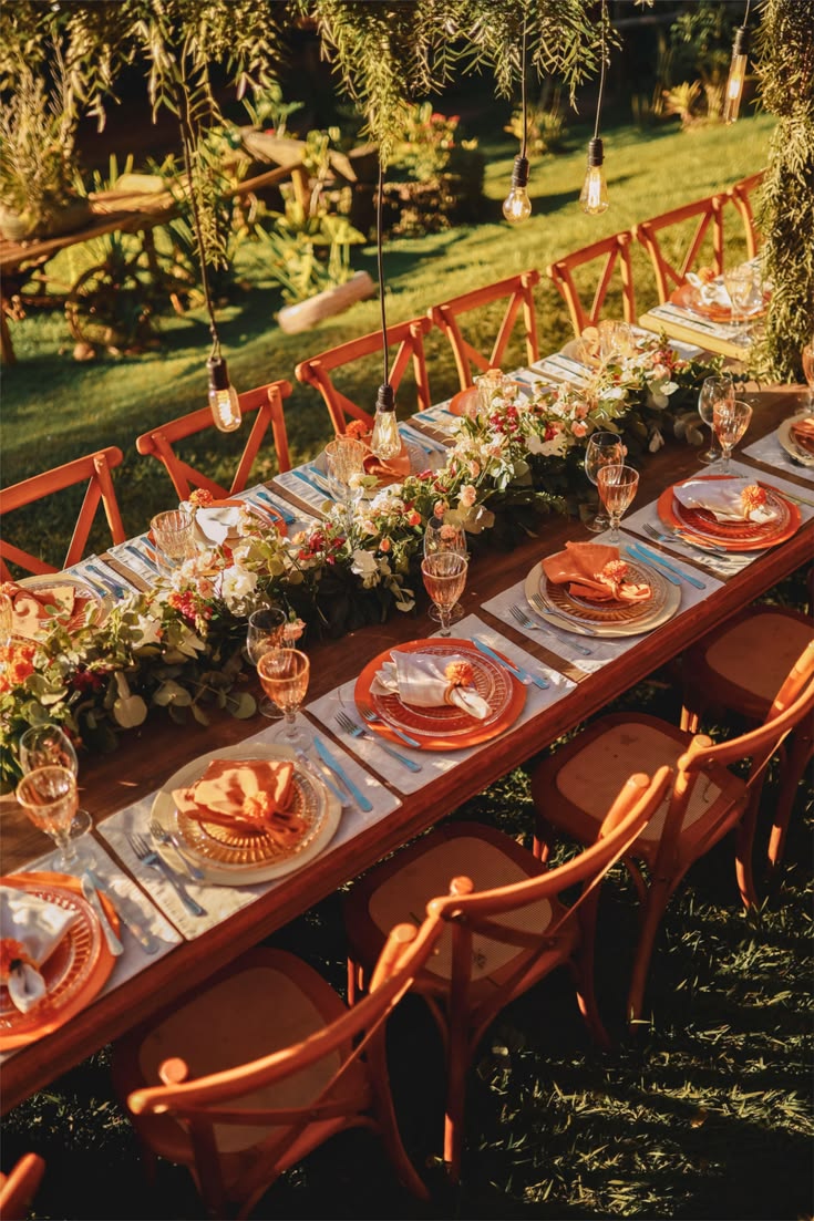 The perfect shade of orange for your outdoor wedding recepti