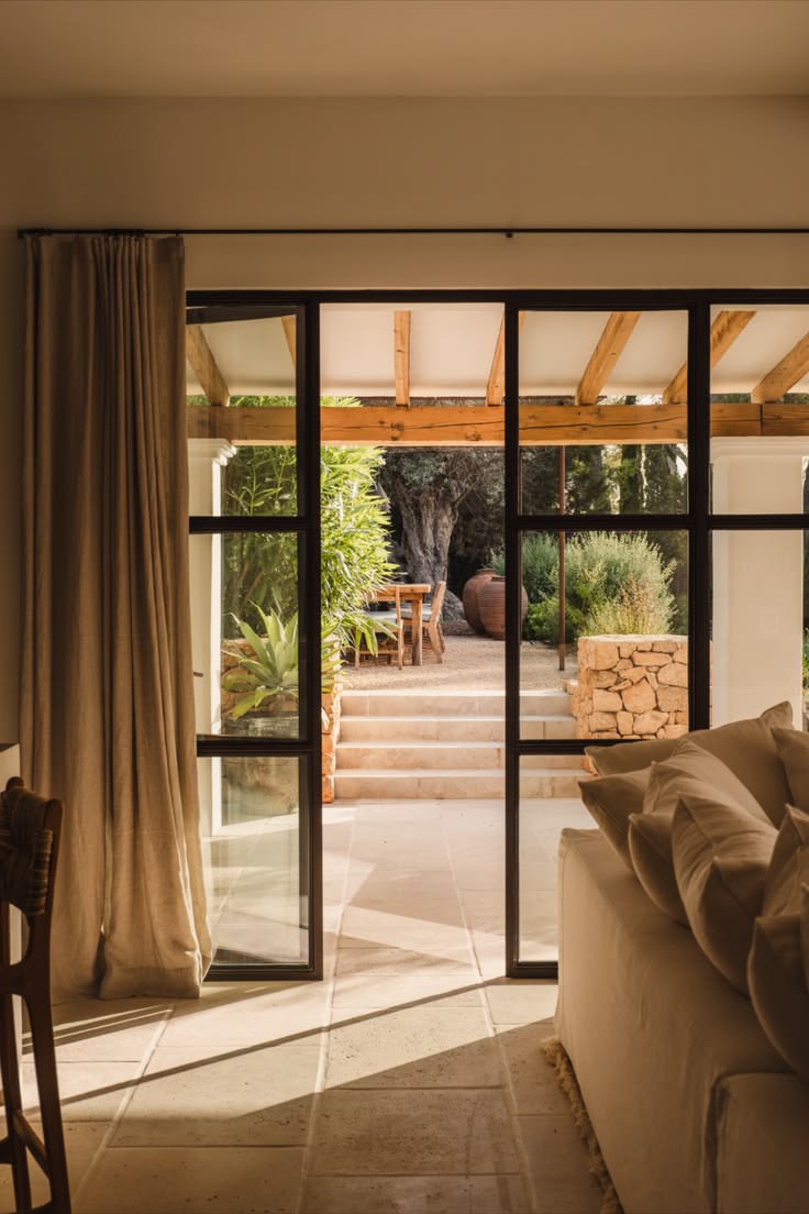 Discover the seamless connection between indoor and outdoor 