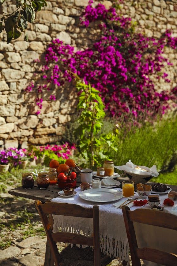 Lovely Italian lunch set ups