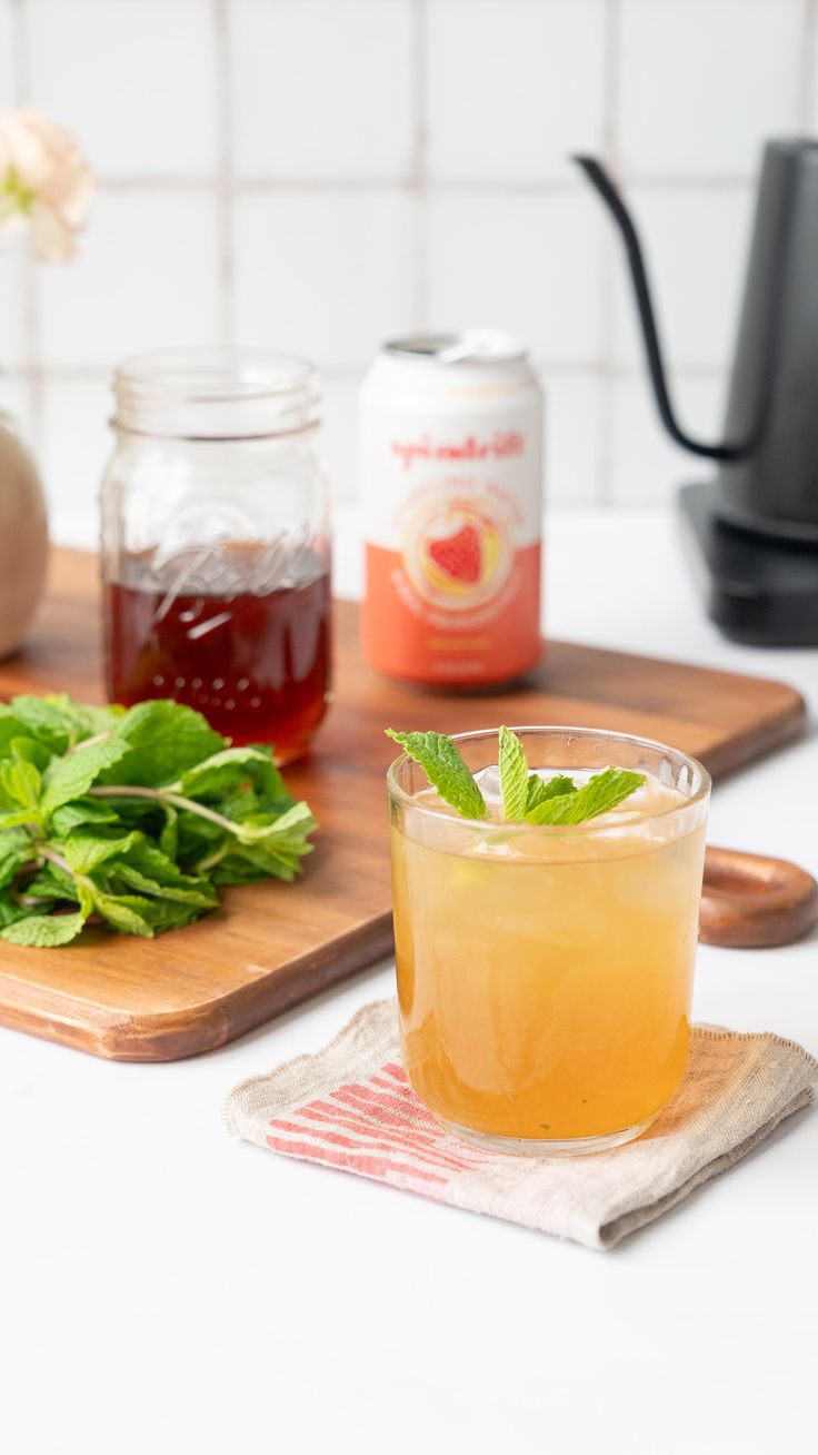 Make the perfect, easy and refreshing summer mocktail with S