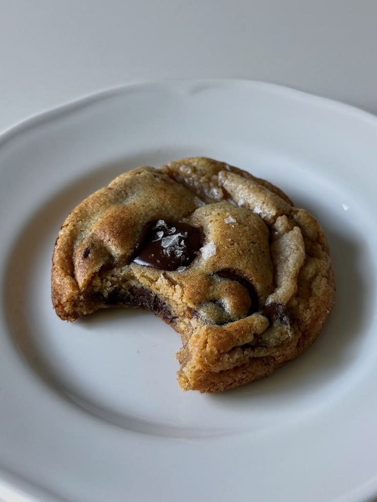 brown butter, dark chocolate chip cookie topped with Maldon 