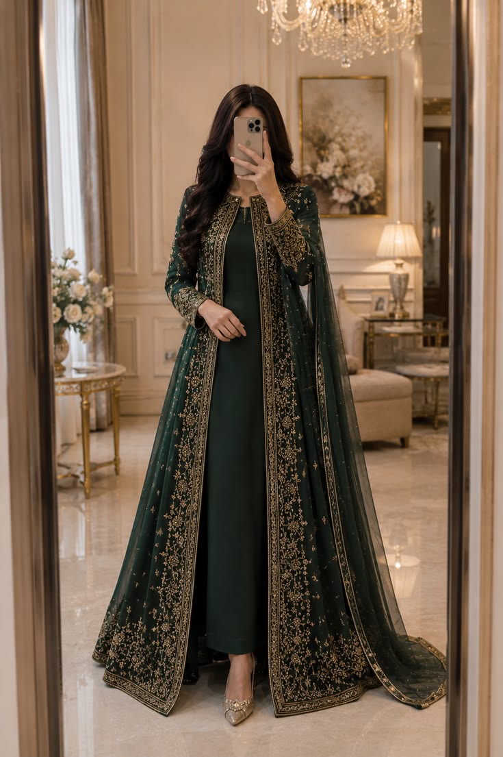 Discover elegant Pakistani fashion with this beautiful front