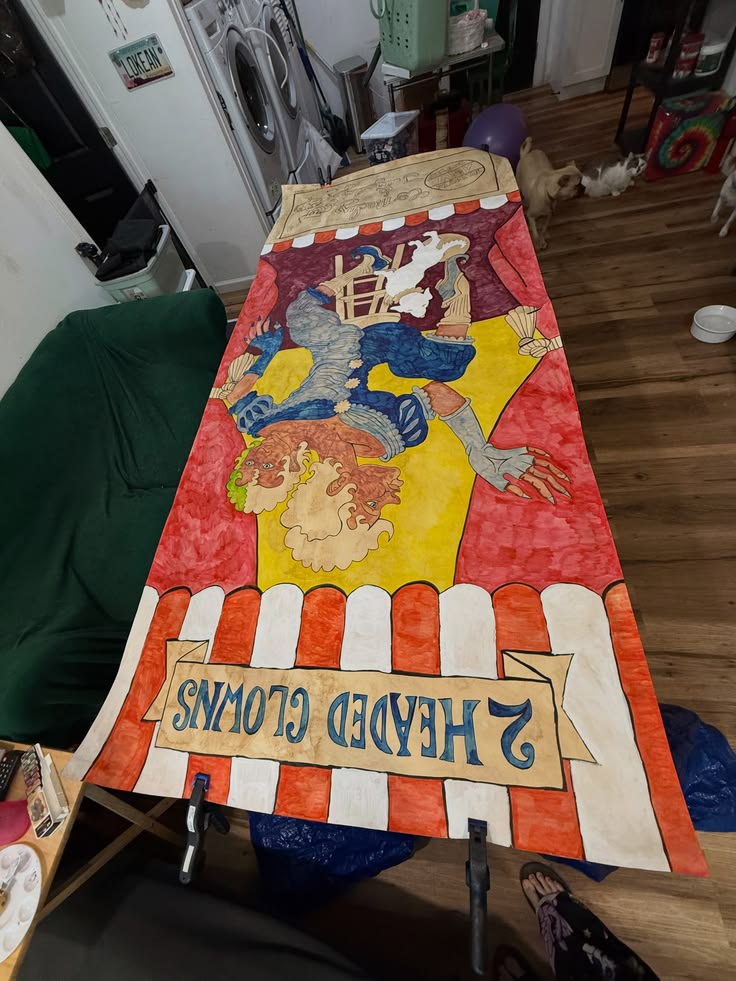 Working on the 8 ft 2 headed clown today

@rattlingourdstudi