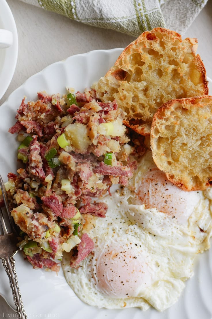 Corned Beef Hash Recipe (Easy and Crispy)