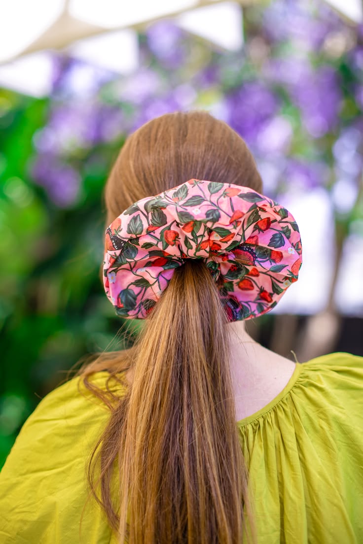 How To Make an Oversized Scrunchie - Studio DIY