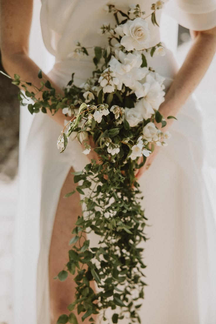 These florals tell the whole story 🌿🤍

Venue: @mtwoodsoncast
