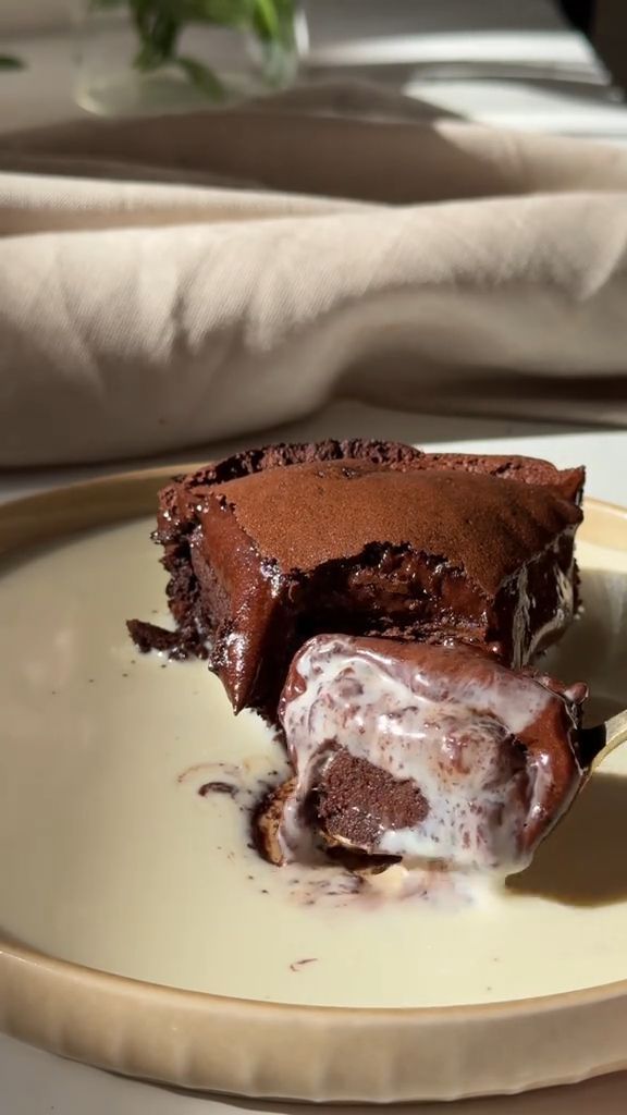 🍰🍫 Indulge in a decadent dessert experience with Melt in the