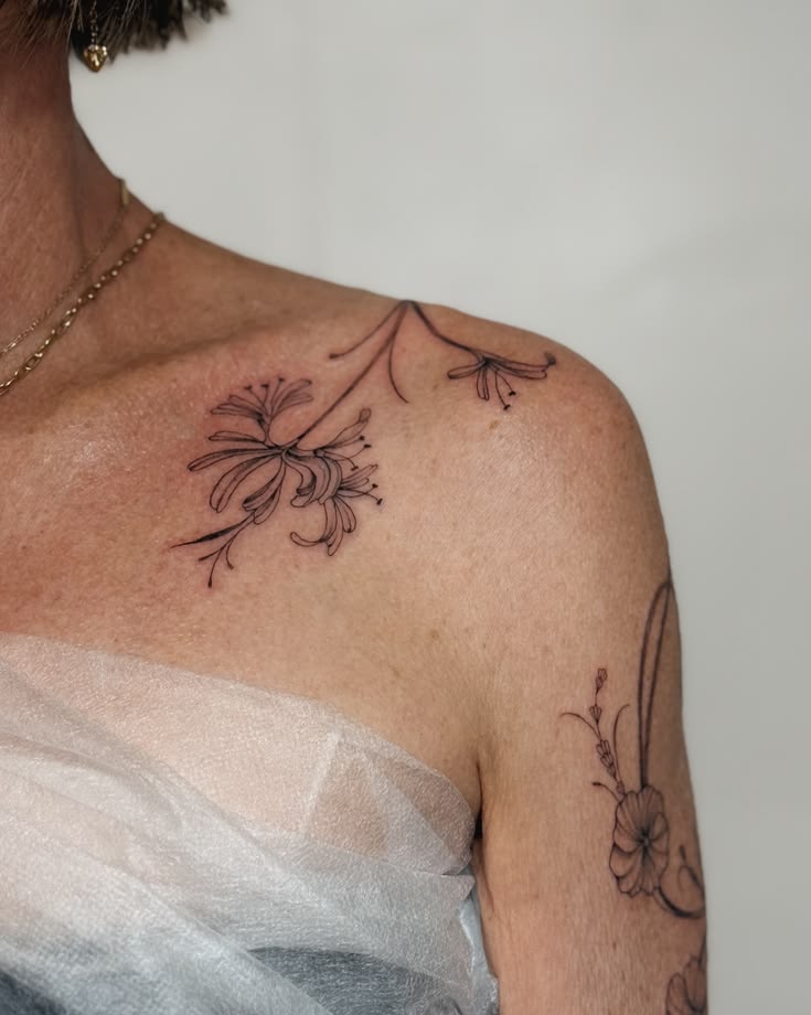 Been busy lately 🫶🏽 here’s a freehand vine + florals I did o
