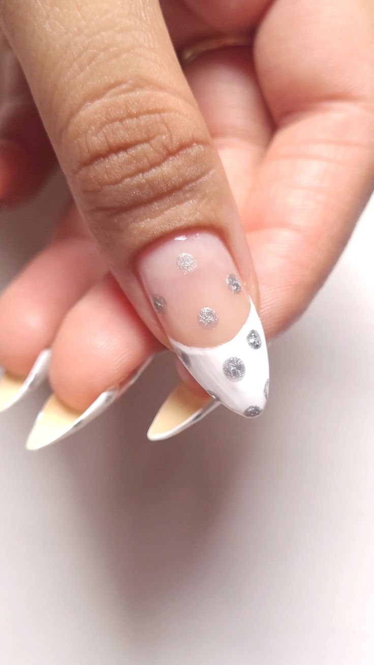 Kylie Jenner inspired nails 💅🏻
