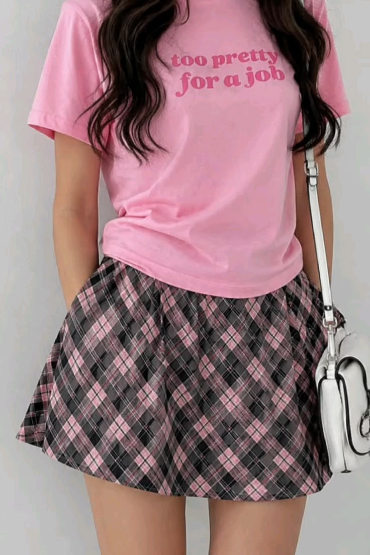 Top: Light pink oversized crew-neck T-shirt with the slogan 