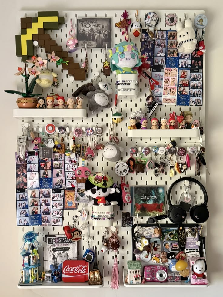 #pegboard #music #photobooth #keychain #pins #souvenirs #son
