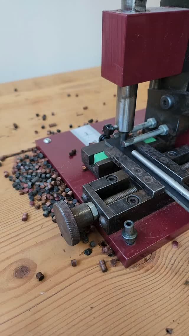 Making Leather Belt in black color