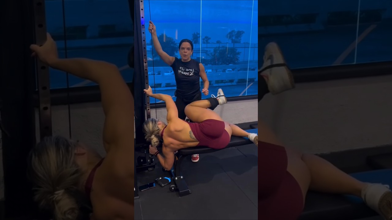 Treino de GLÚTEOS no Cabo 🍑 🔥 Team Carol Vaz #shorts
