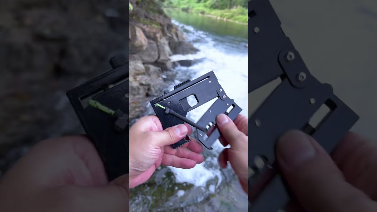 Handcrafted foldable card slingshot