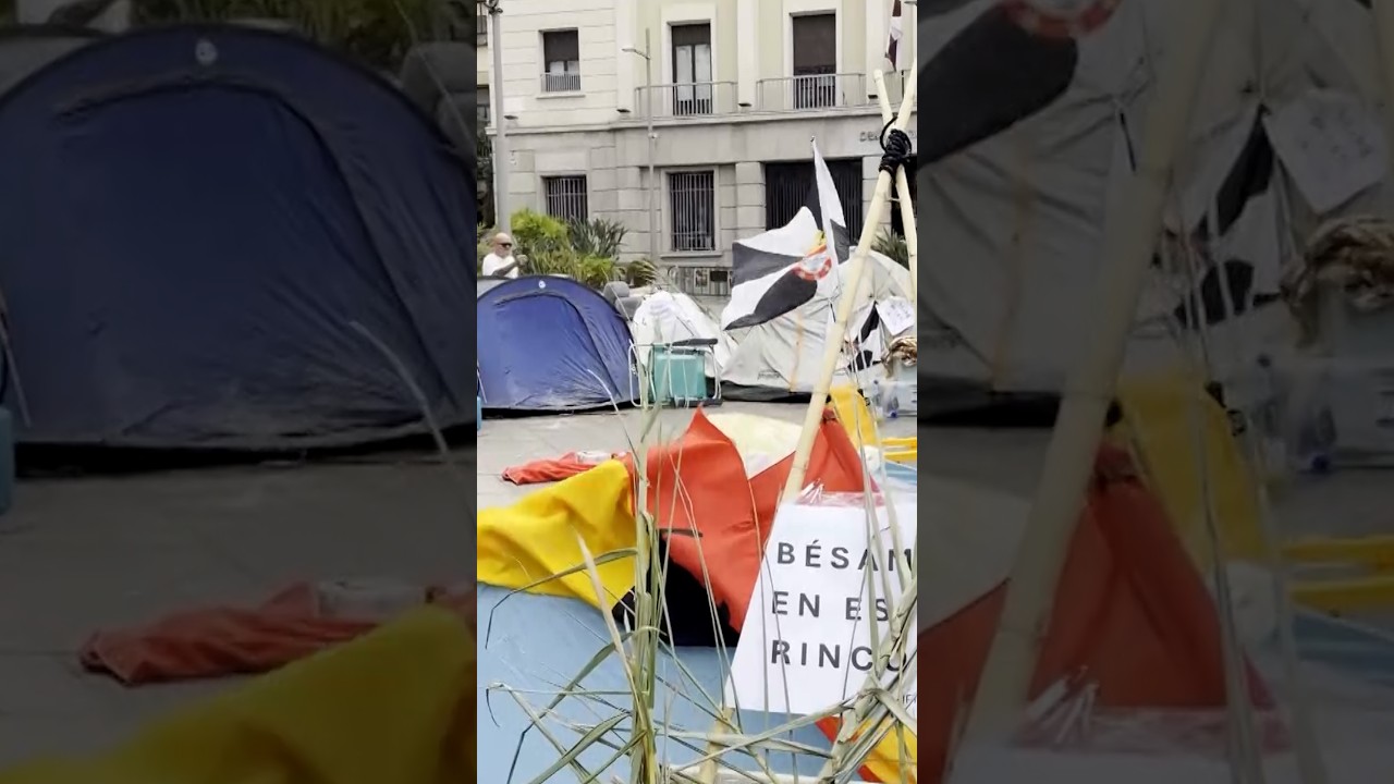 Concentración en Ceuta para exigir la "vuelta a la normalidad" #shorts
