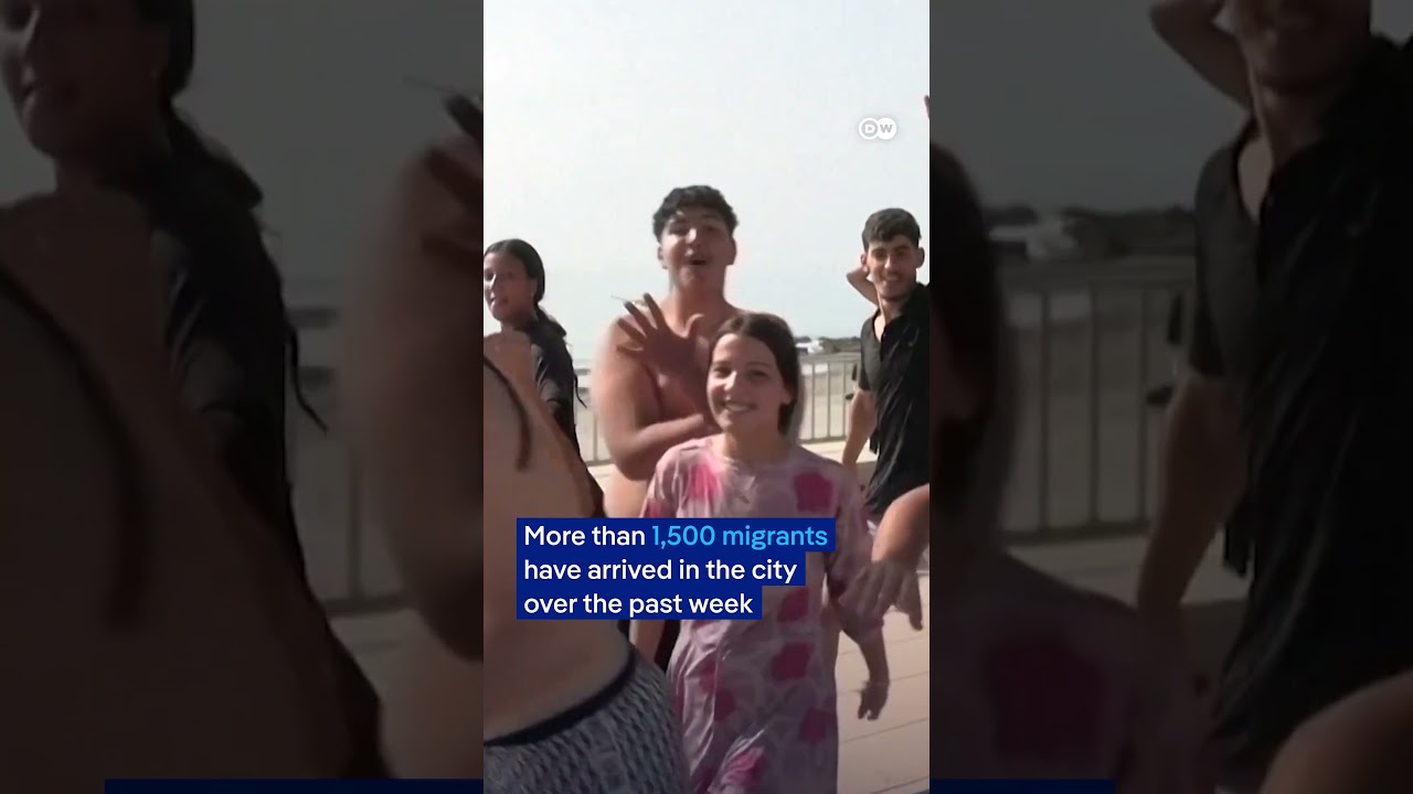 Hundreds of migrants swim into Spain from Morocco | DW News