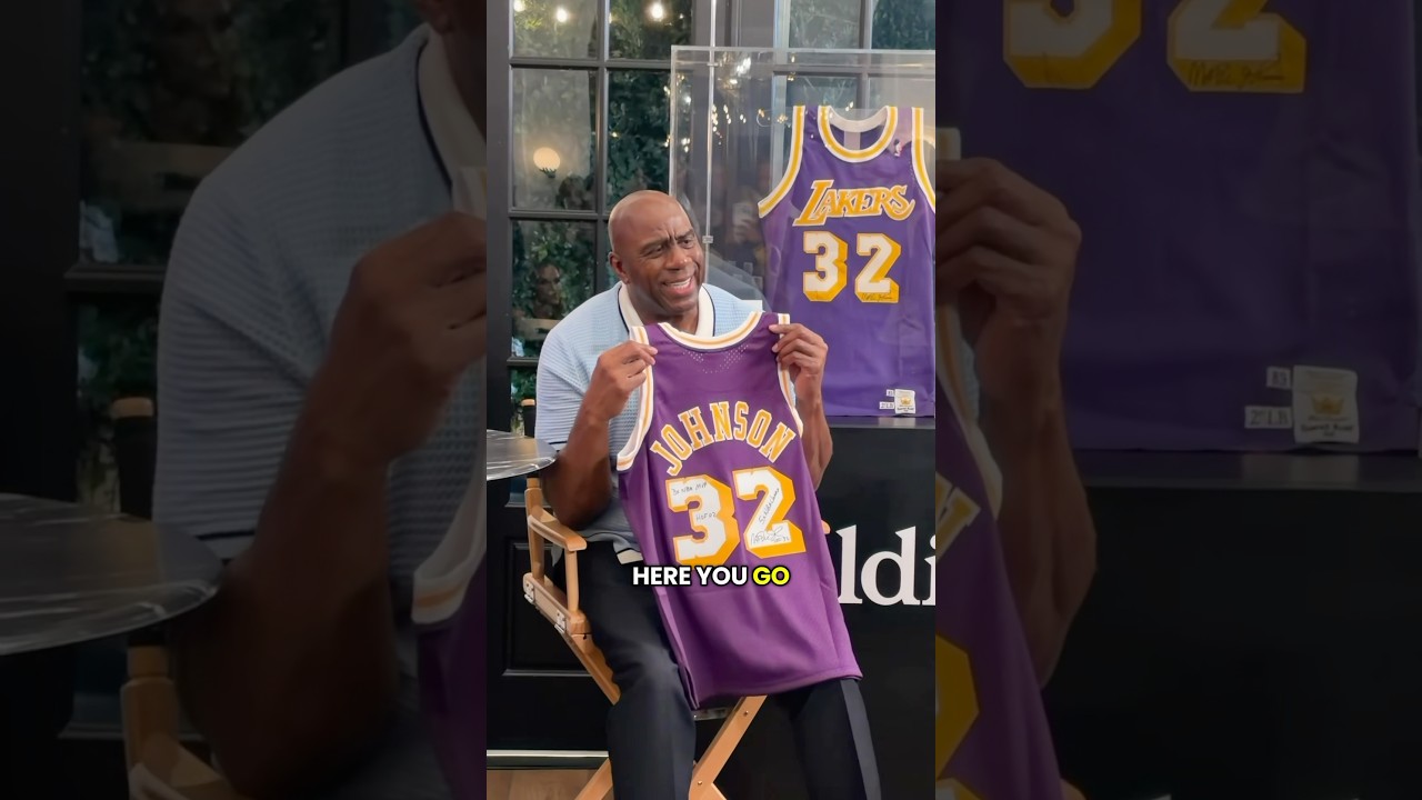 Magic Johnson signs Lakers jersey for charity #lakers #basketball #nba #sports #magicjohnson