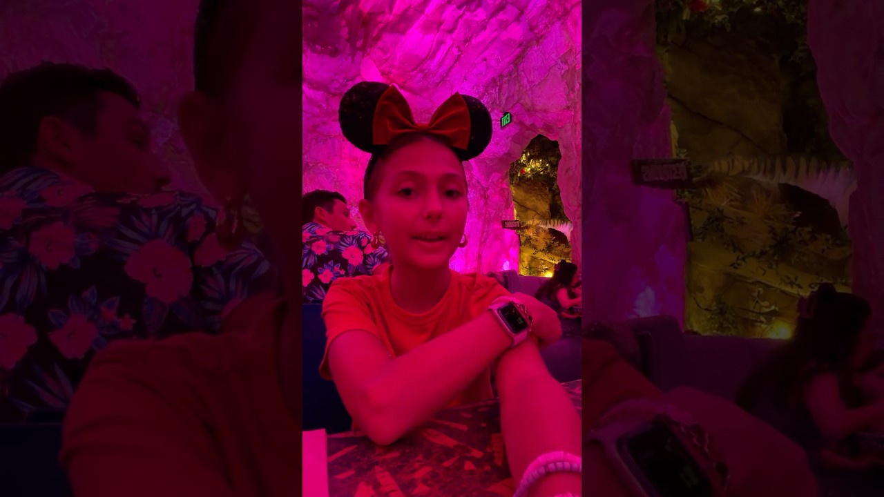 so much fun at disney springssss!! 🐭🩷#disney #trexcafe #foryou #aesthetic