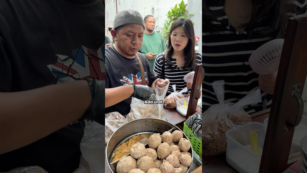 RAME BANGETT!! COBAIN BAKSO YANG LAGI VIRAL #orangkorea #kuliner #indonesia