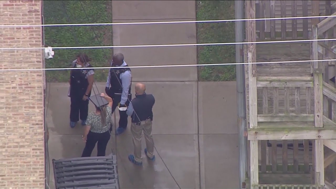 3 found dead in Chicago Lawn apartment, CPD says