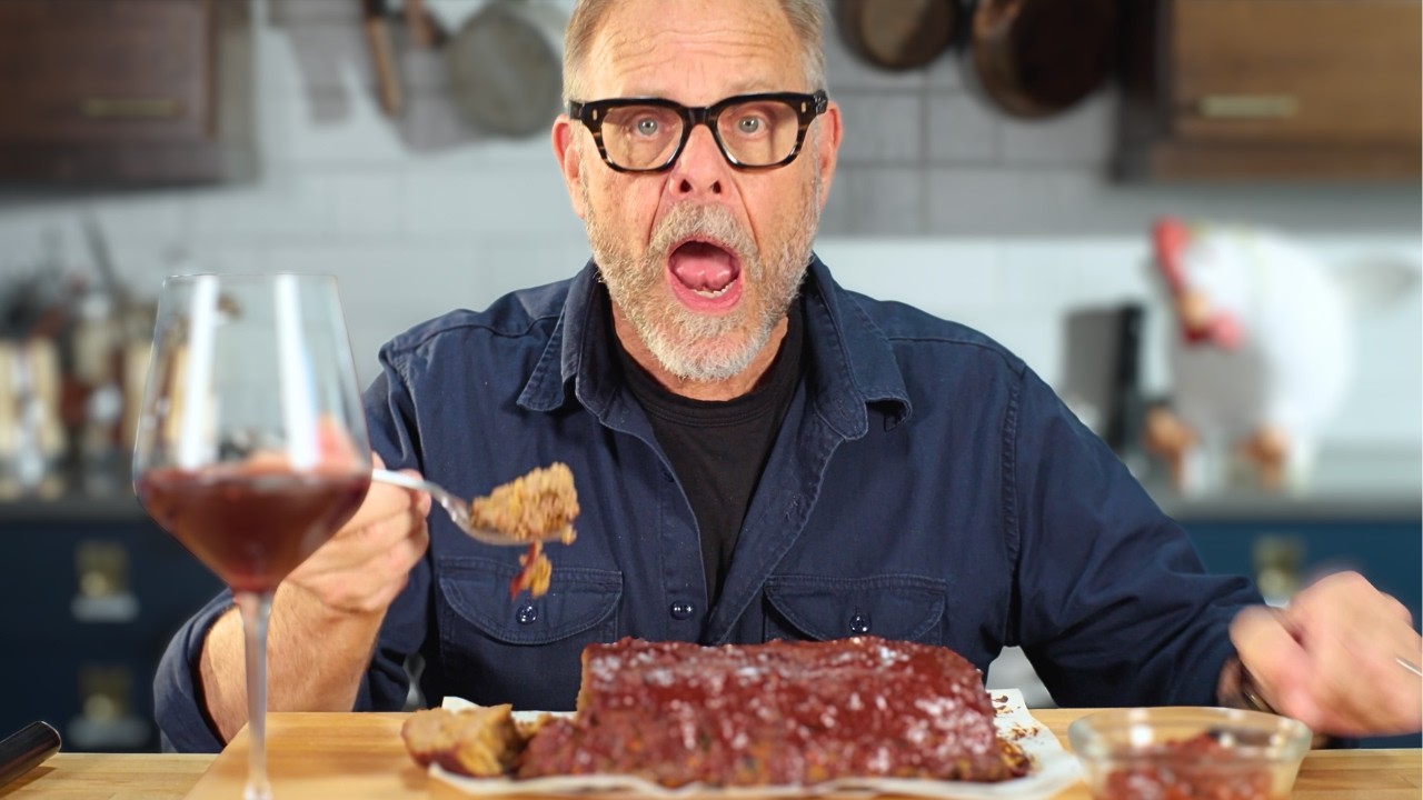 Alton Brown Cooks Food | Episode 39: Pinch A Loaf