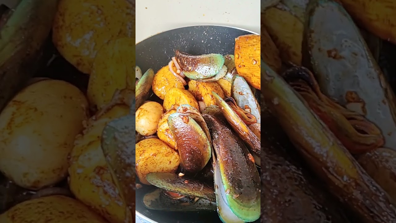 #food #shortsvideo #satisfying #butteredmussels #cooking