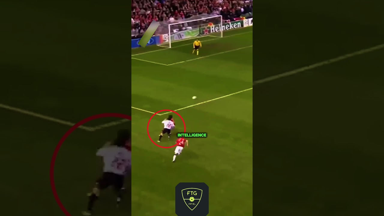 When Kaká Played Chess on the Pitch #Kaka #Football #Skills