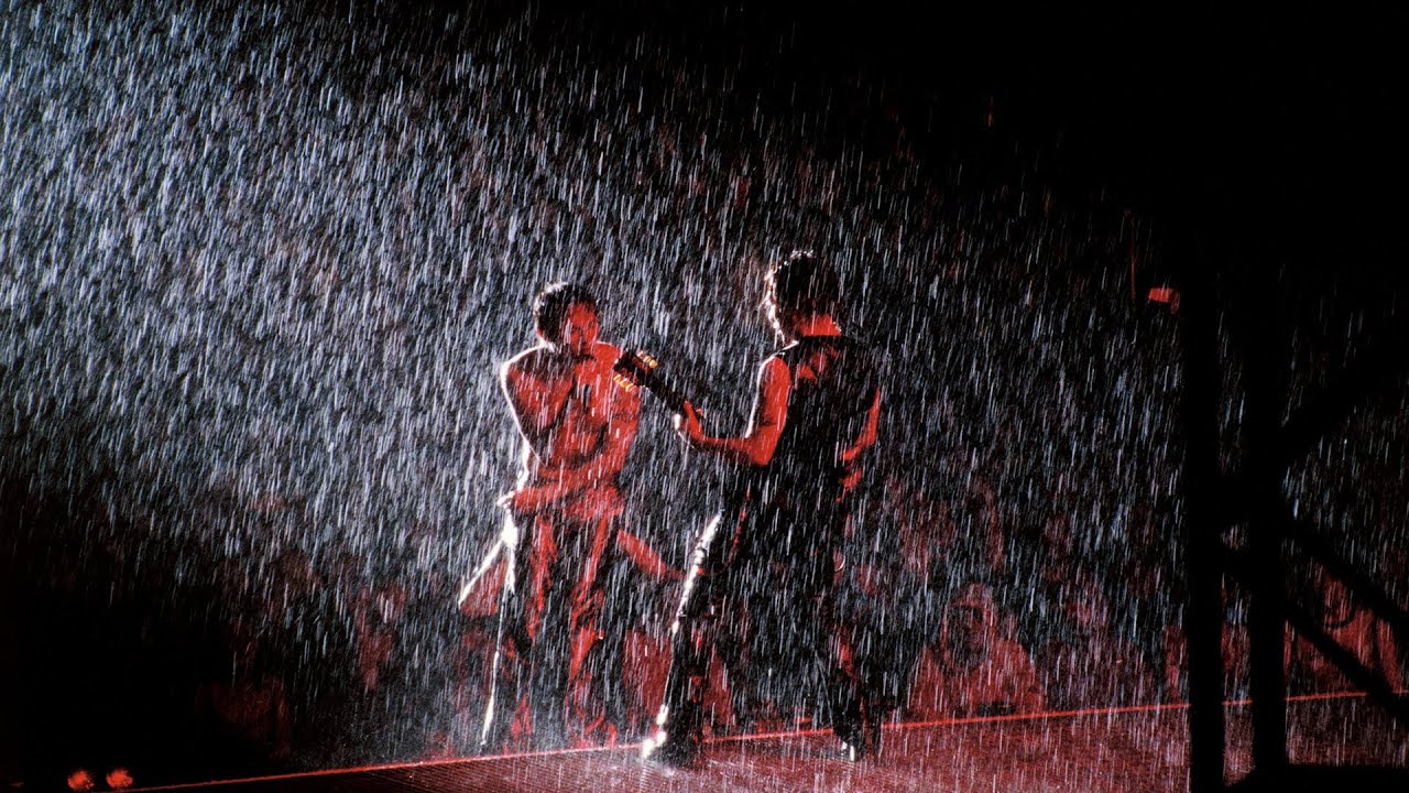 B’z / LOVE PHANTOM【B'z LIVE-GYM Pleasure 2000 -juice-】