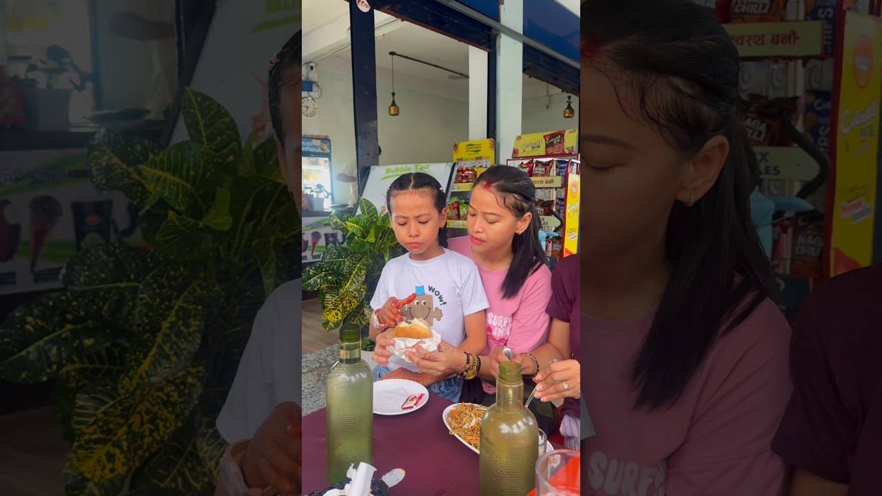 Aanie ko Favorite Burger 🍔  Yummy 😋 | #shorts #minivlog #youtubeshorts