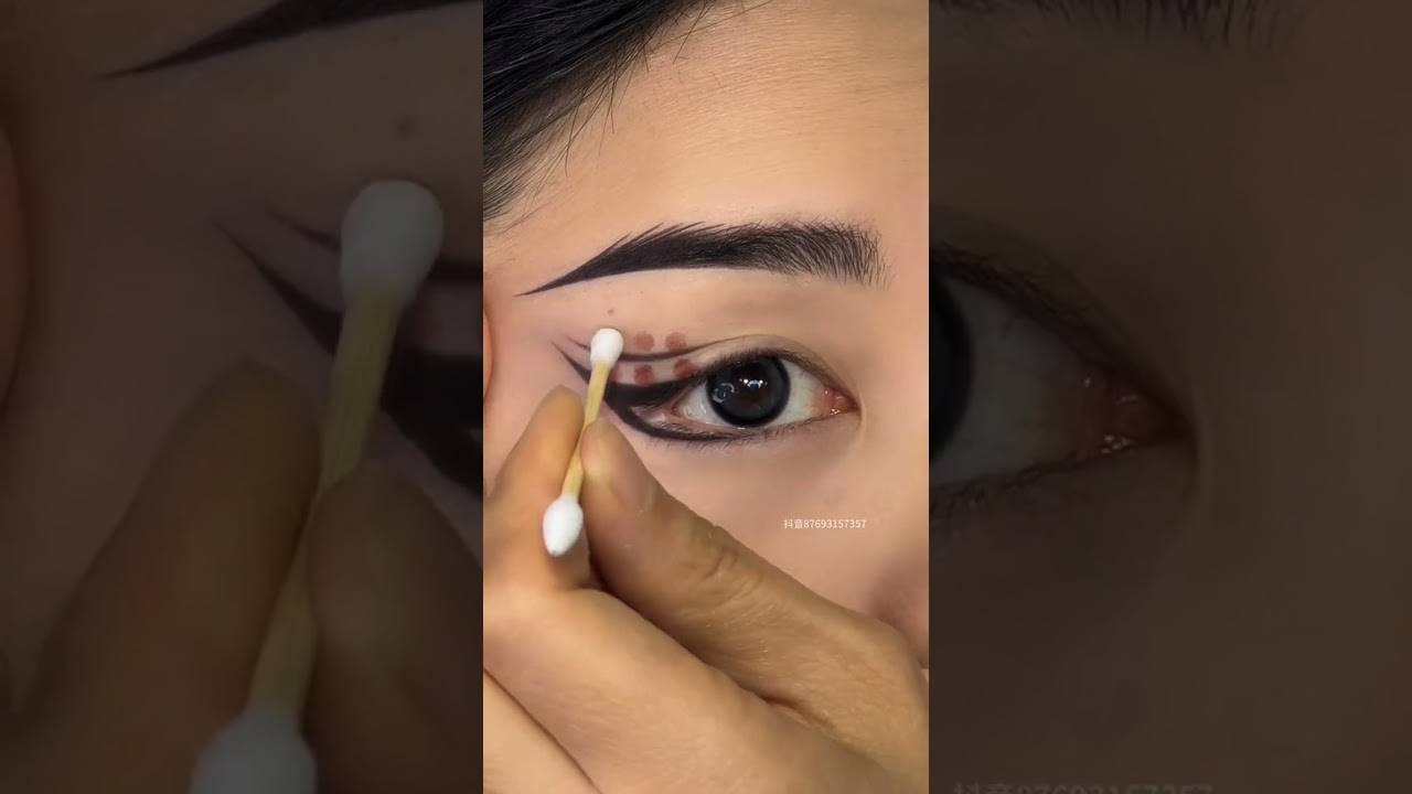 Eyeliner technique 🤩