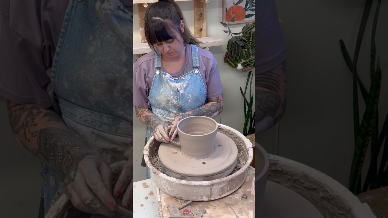 Throwing a bowl on the pottery wheel #pottery #ceramics #clay #ceramicbowl #handmadepottery