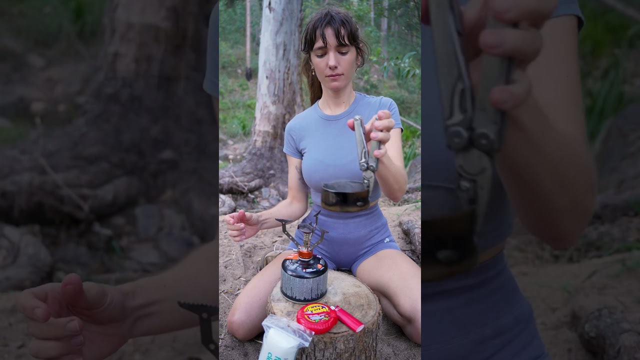Hubba Bubba Bush Hack 🔥 #survival #camping #bushcraft #lifehacks