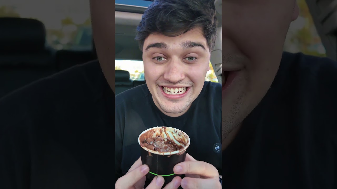 Provando fondue da copa do cacau show!! #fondue #cacaushow #comida #shorts #review