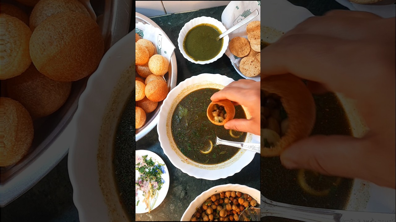कोई है जिसे पसंद नहीं#cookingshorts #golgappa #panipuri #indianstreetfood #chaatrecipe #teekha