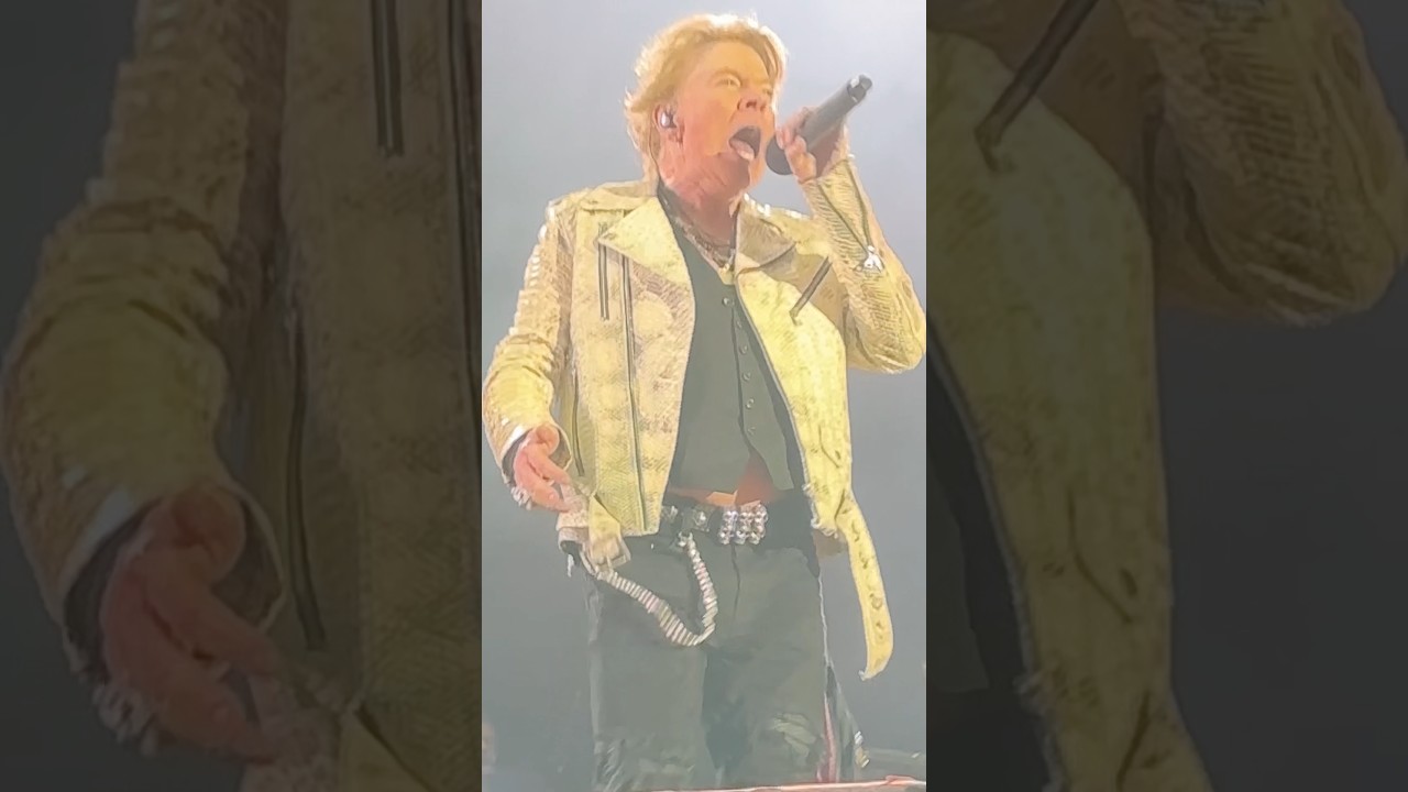 Axl’s Singing “Sweet Child O’ Mine”… But WHAT Was That? 👀