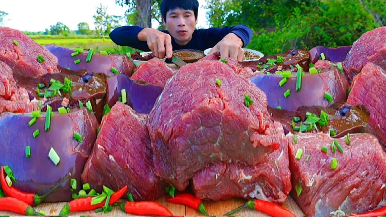 จุ๊เนื้อวัวแจ่วเพี้ยดีสดแกล้มผักสดแซ่บคักอีหลัครับพี่น้อง ASMR MUKBANG EATING SHOW#โก้อีสานพาแดก 