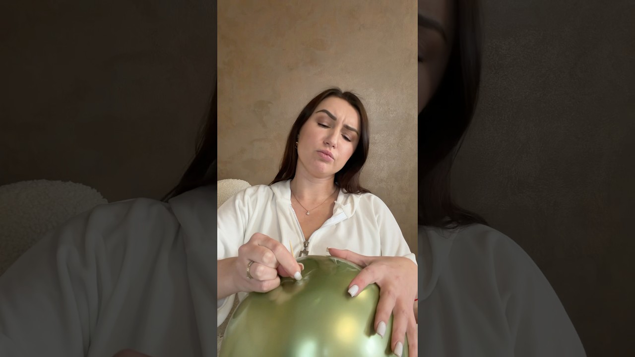 Strange life hack with a balloon🫣 #lifehacks #viralhacks #crazyhacks #secrethacks #asmr #tiktok