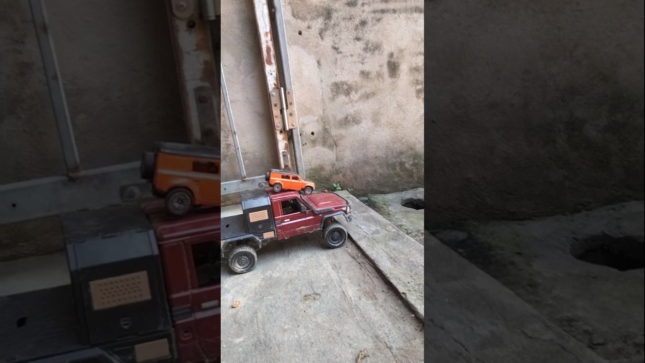 RC 4x4 Car Takes on a Crazy Downhill Challenge