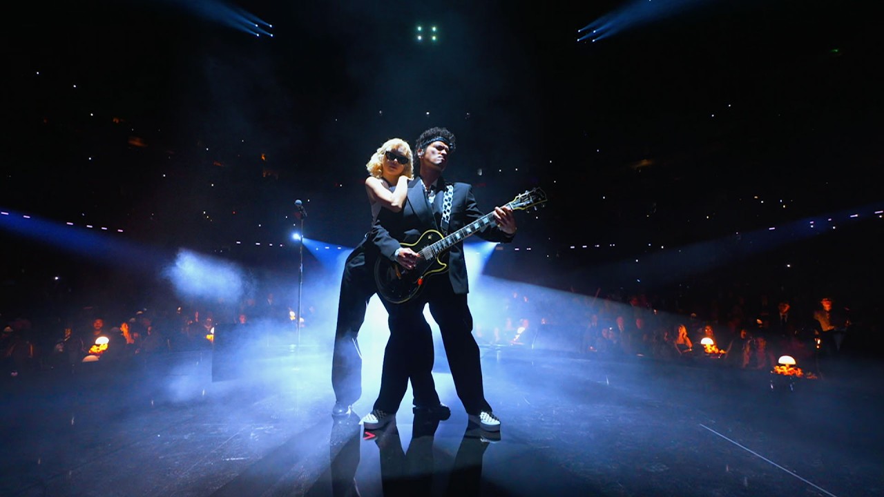 ROSÉ & Bruno Mars - APT. (Live at the 68th Annual Grammy Awards)