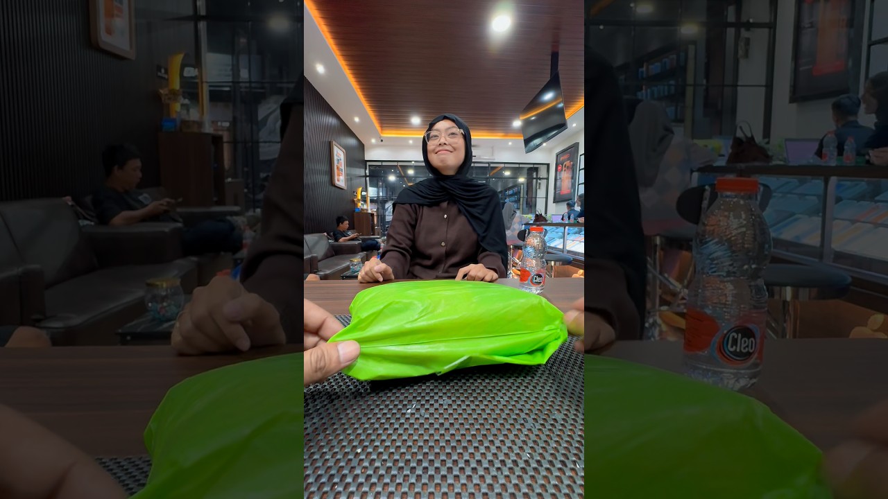Hp baru mendarat cepet-cepet langsung mau di bawa ke Jogja 😂 #iphone #shortvideo #unboxing #review