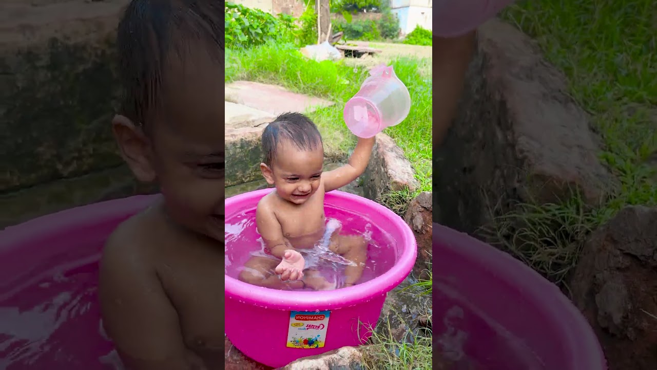 चीकू अकेला टब मैं नहा रहा हैं? 😭  #familyvlog  #minivlog  #shorts